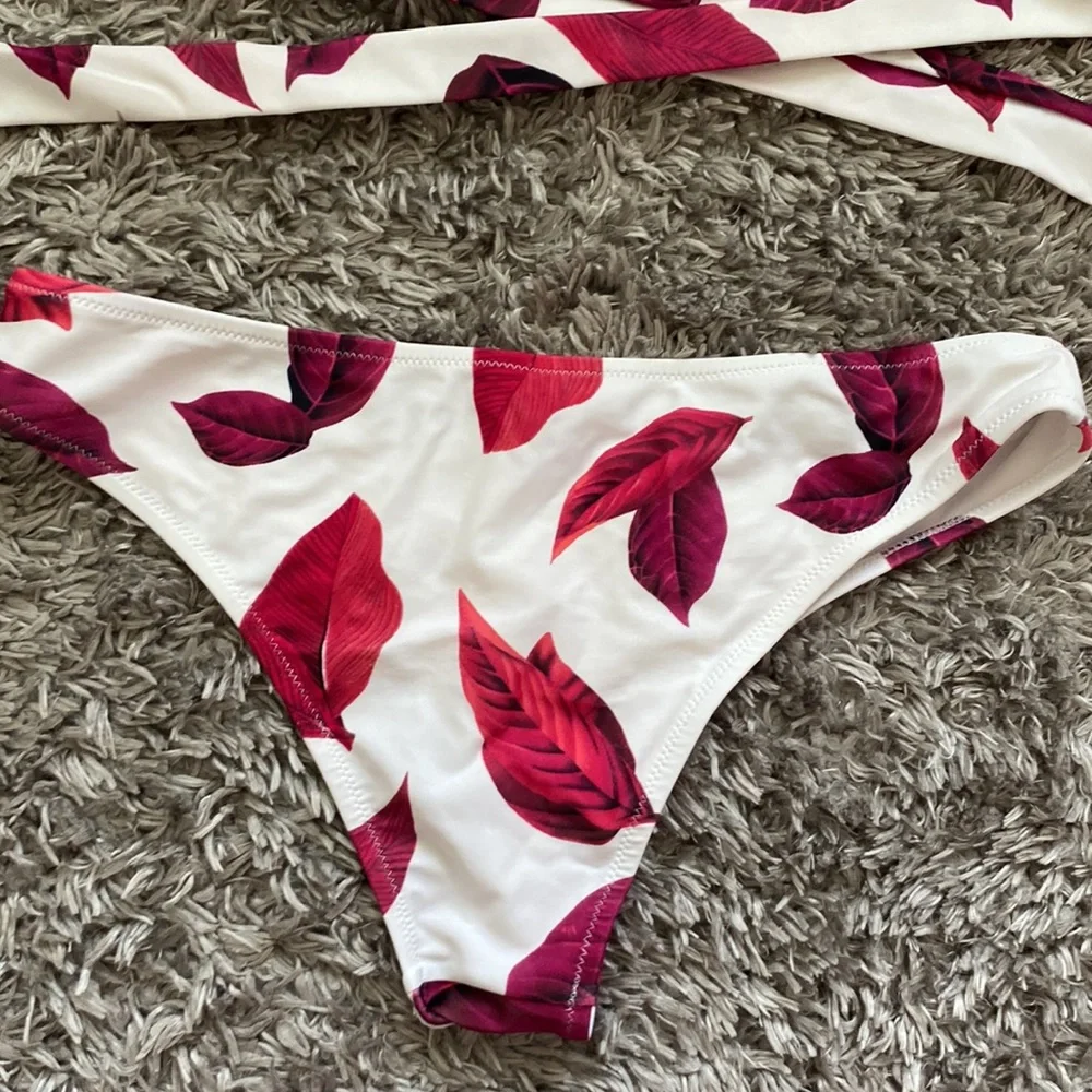 Bikini - Picture 4 of 4